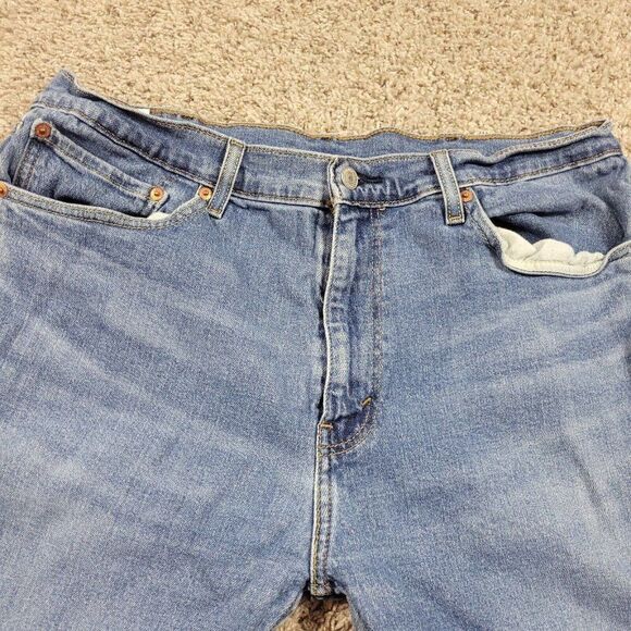 Levis 505 Jeans Mens 38x30.5 Tag 38x32 Regular Fit Straight Medium Wash Denim - Picture 2 of 8